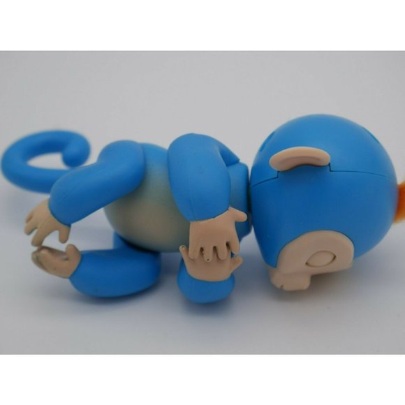 WowWee Fingerlings Interactive Baby Monkey Blue Boris - Picture 5 of 5